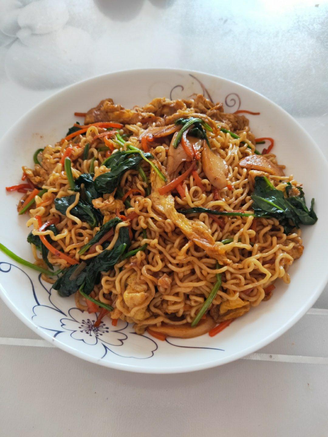 路边摊风味炒方便面