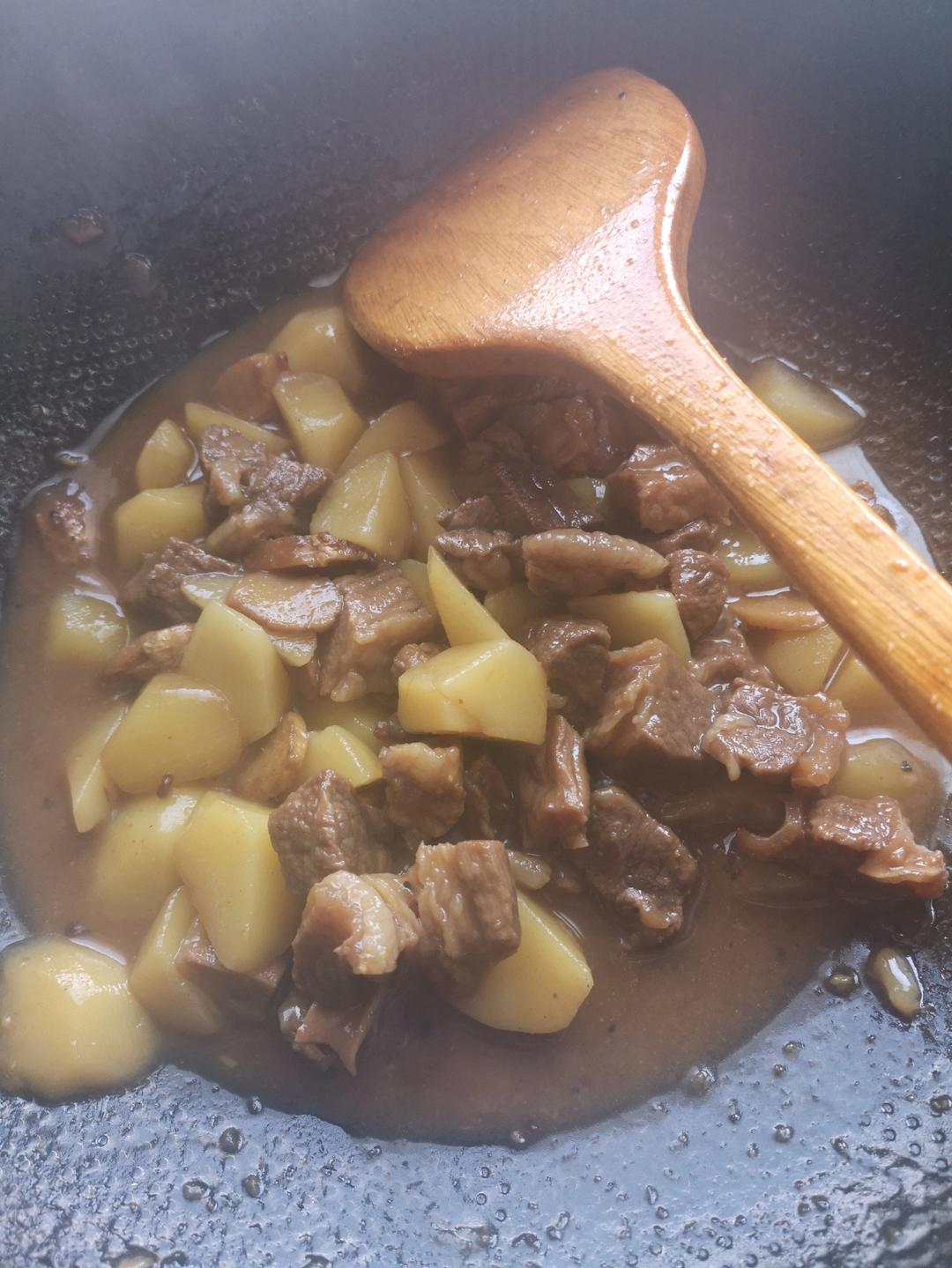 土豆焖牛腩