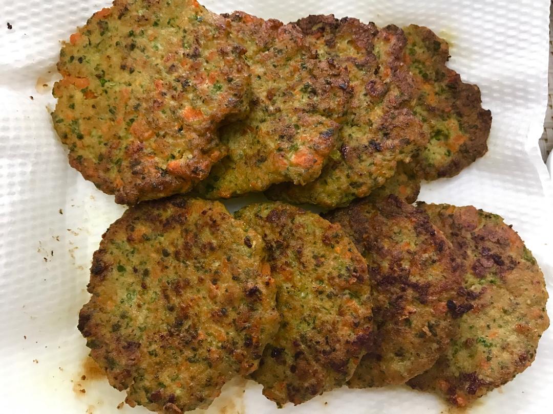 孜然卷心菜鸡肉饼