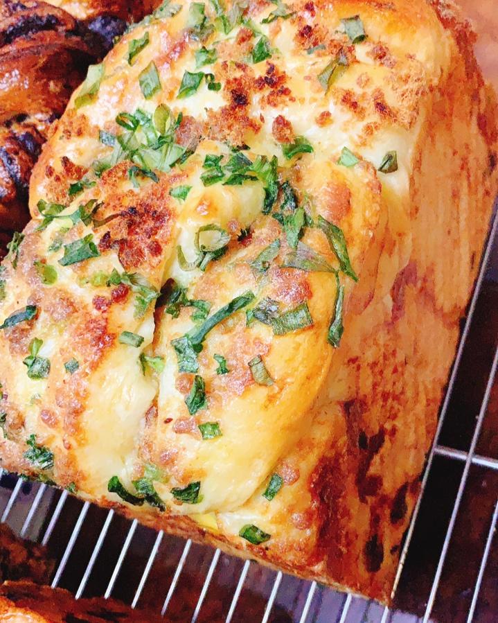 香葱肉松手撕吐司