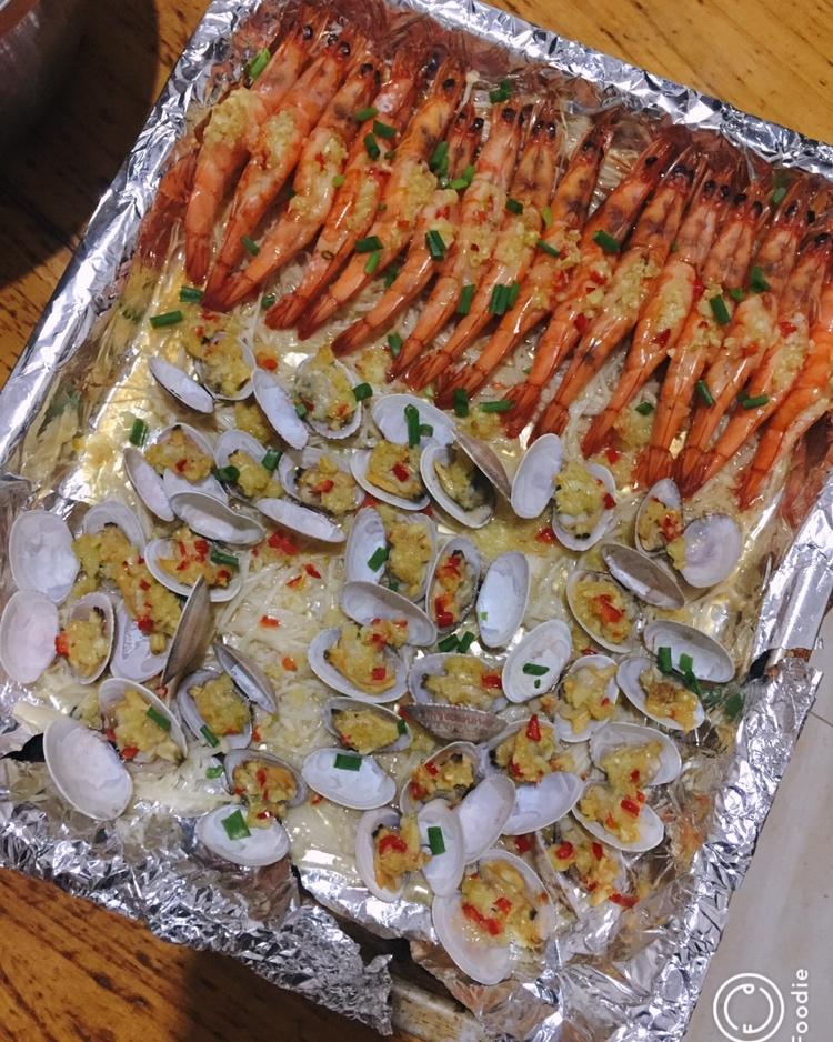 蒜蓉金针菇烤花蛤虾