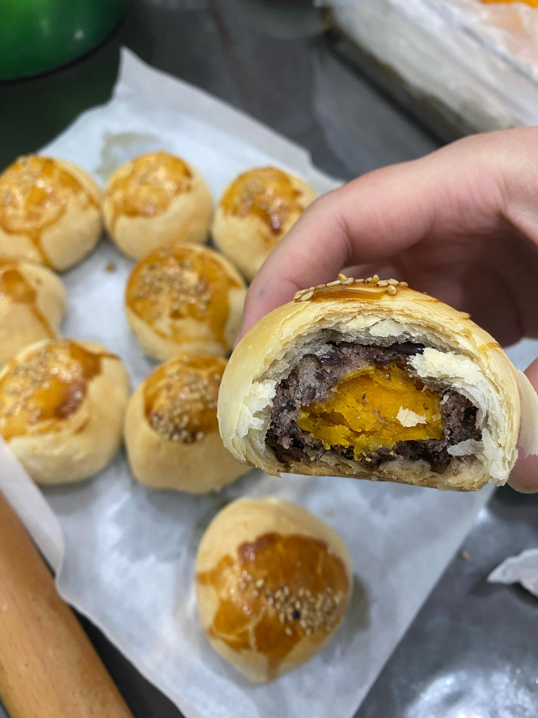 超简单 免揉 酥掉渣的蛋黄酥(超详细附全程视频)不破酥『万能酥皮』