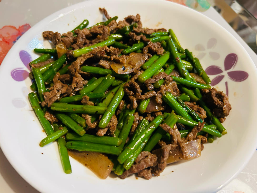 （减脂餐）洋葱芦笋炒牛肉（180大卡）