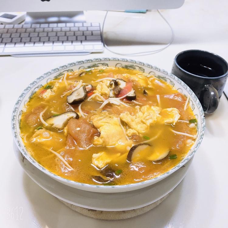 西红柿菌菇豆腐汤