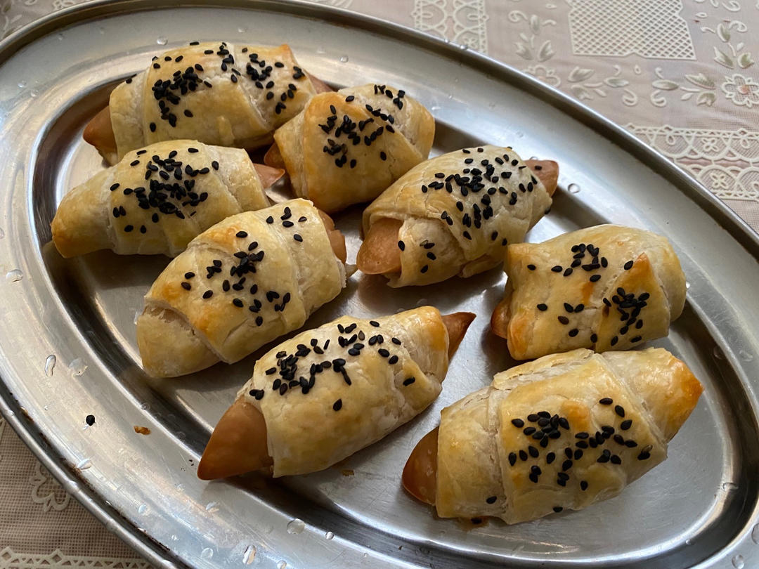 香肠酥皮卷：手抓饼皮还能这样吃，不用和面快速搞定早餐