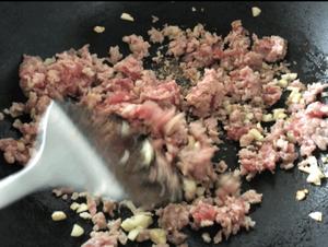 豌豆炒肉末的做法 步骤3