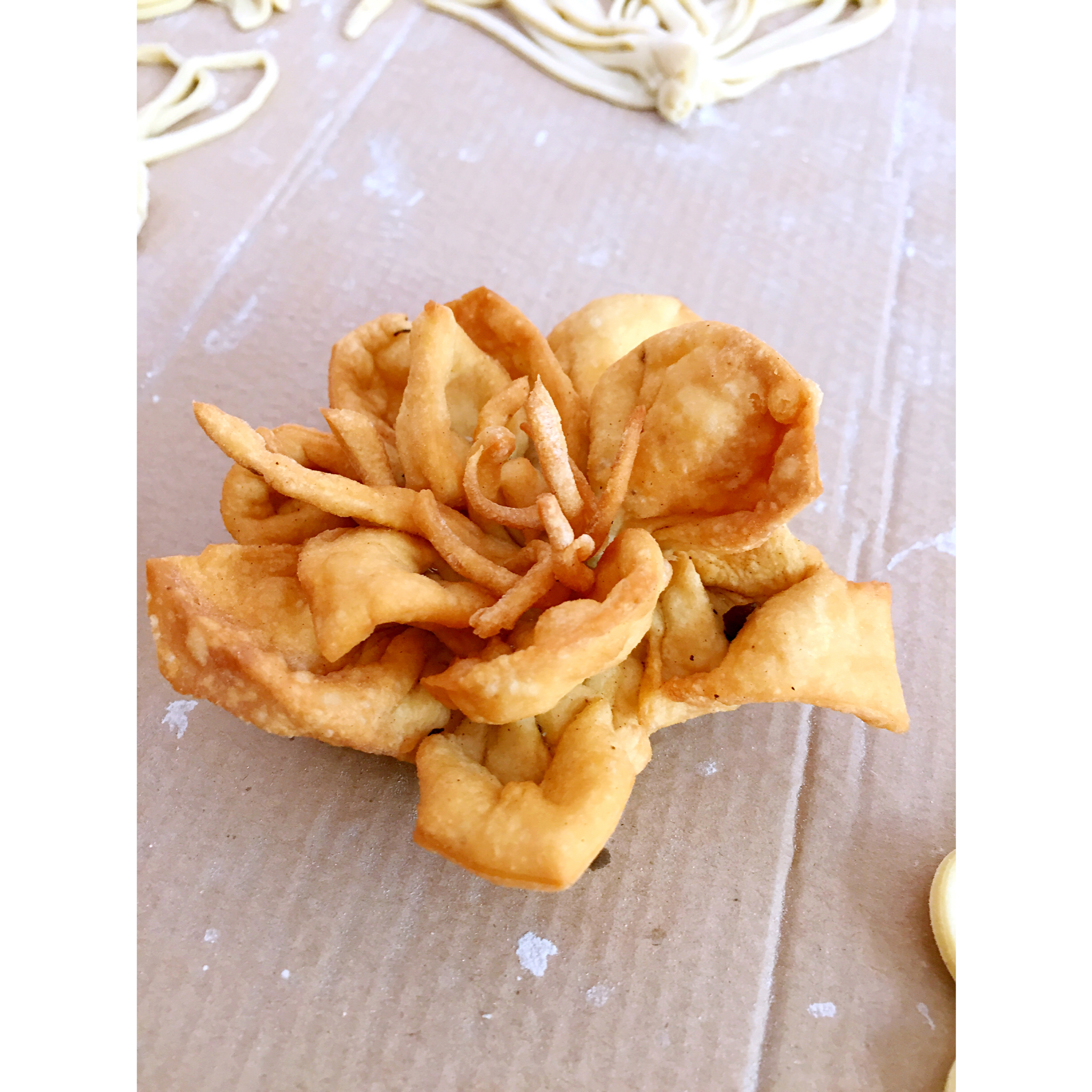 方糖candy分享作品晚餐612016年2月6日年味妈妈炸的面花iphone 拍摄