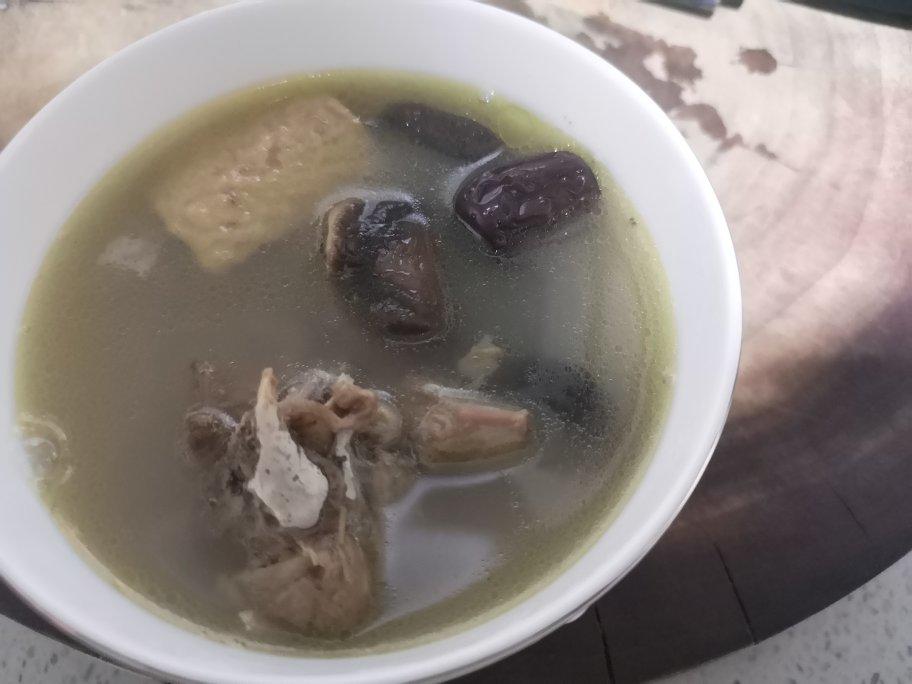 香菇炖鸡汤
