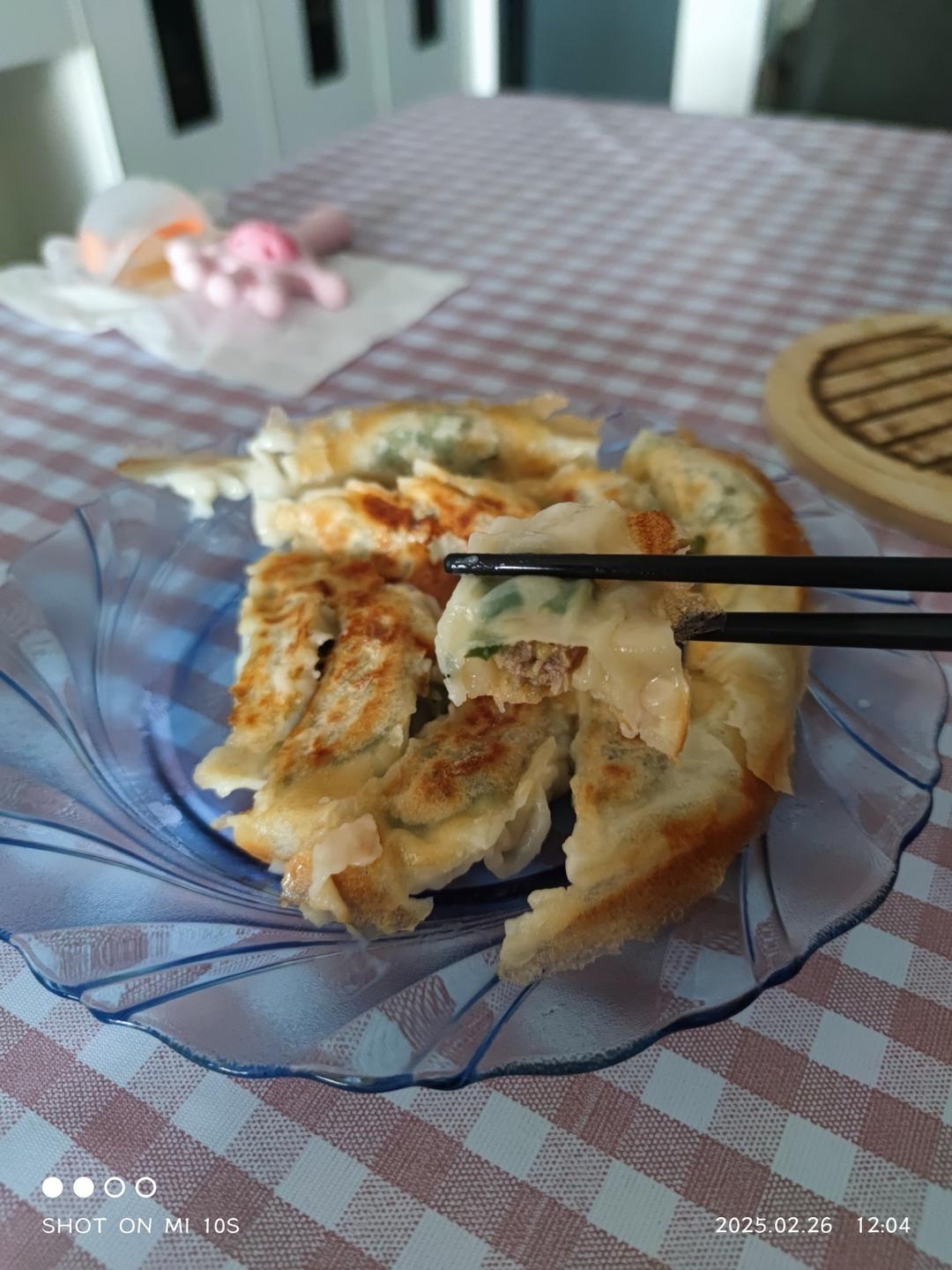 冰箱冷冻水饺做煎饺