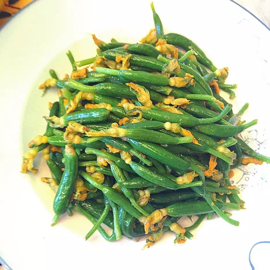 清炒顶花黄瓜仔