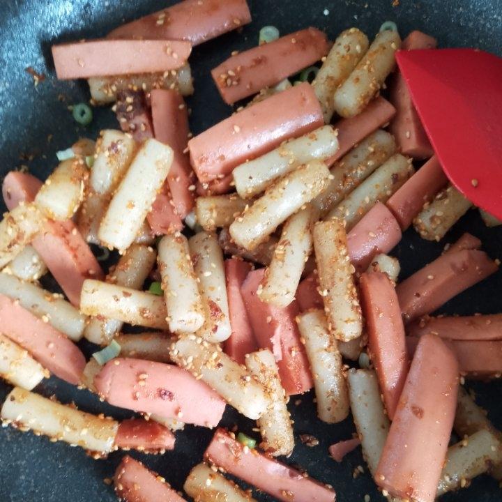 怎么吃都不够‼️孜然火腿辣炒年糕〰️香辣解谗