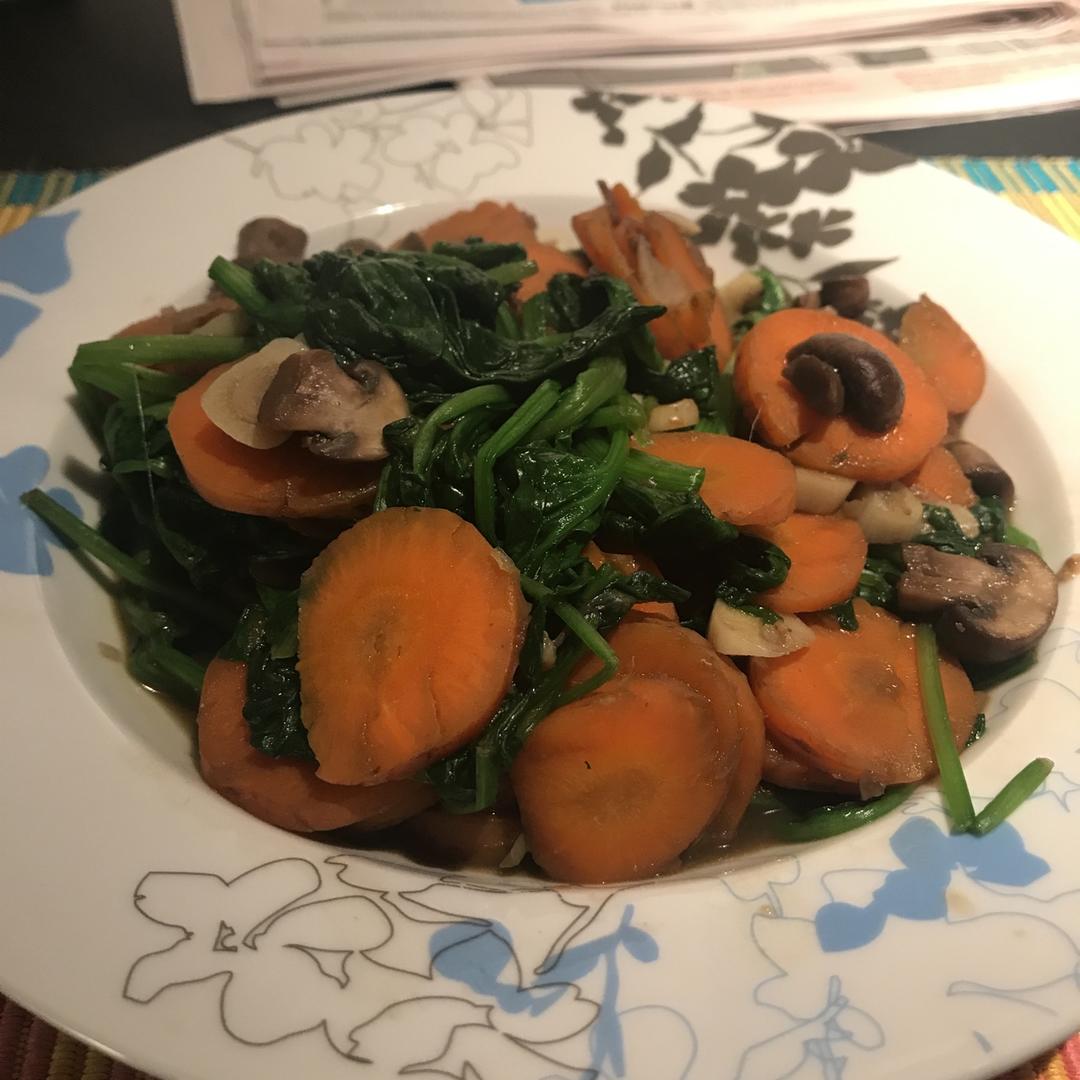 菠菜炒蘑菇