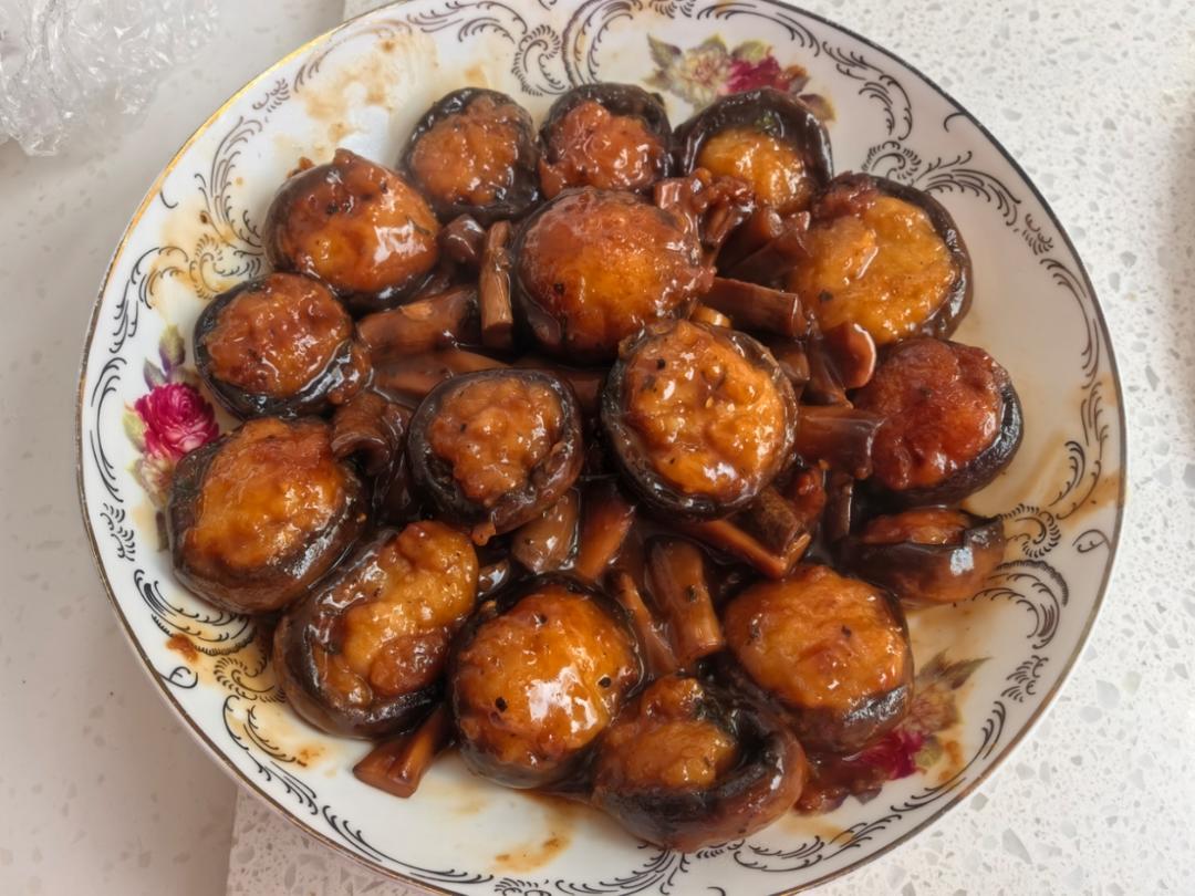 一口爆汁的虾滑酿口蘑