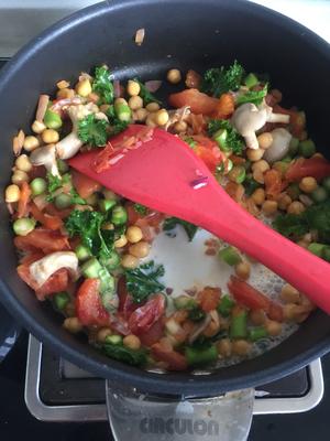咖喱风味杂蔬炖鹰嘴豆的做法 步骤4