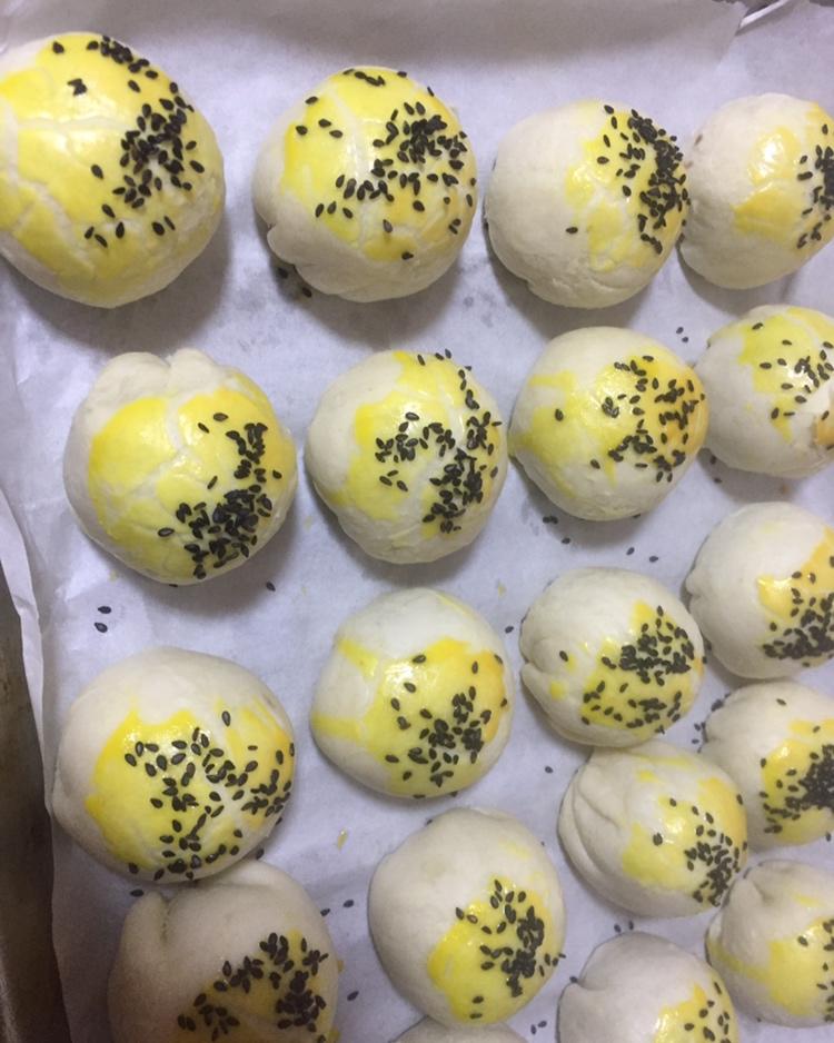 掉渣渣的蛋黄酥（超详细的方子）