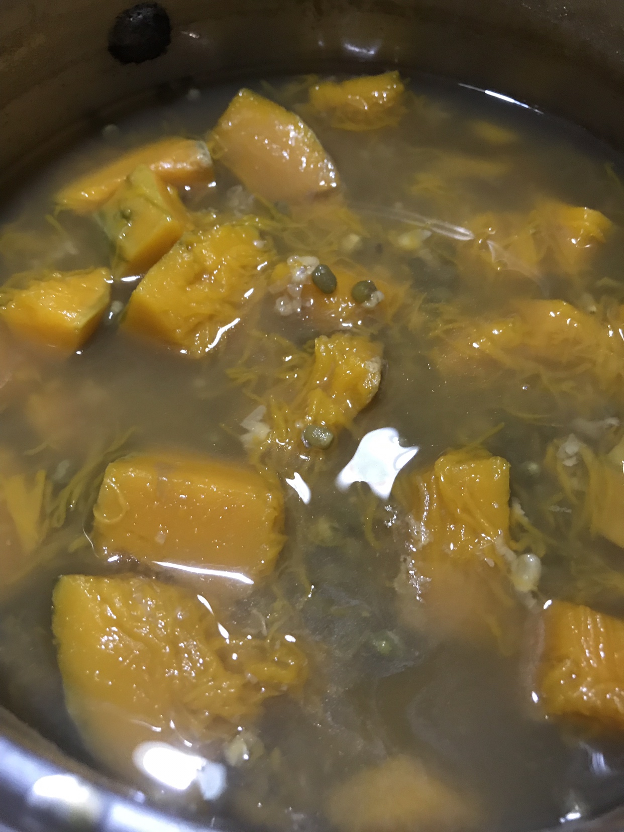 夏日解暑添食欲，简单好做南瓜🎃绿豆汤的做法
