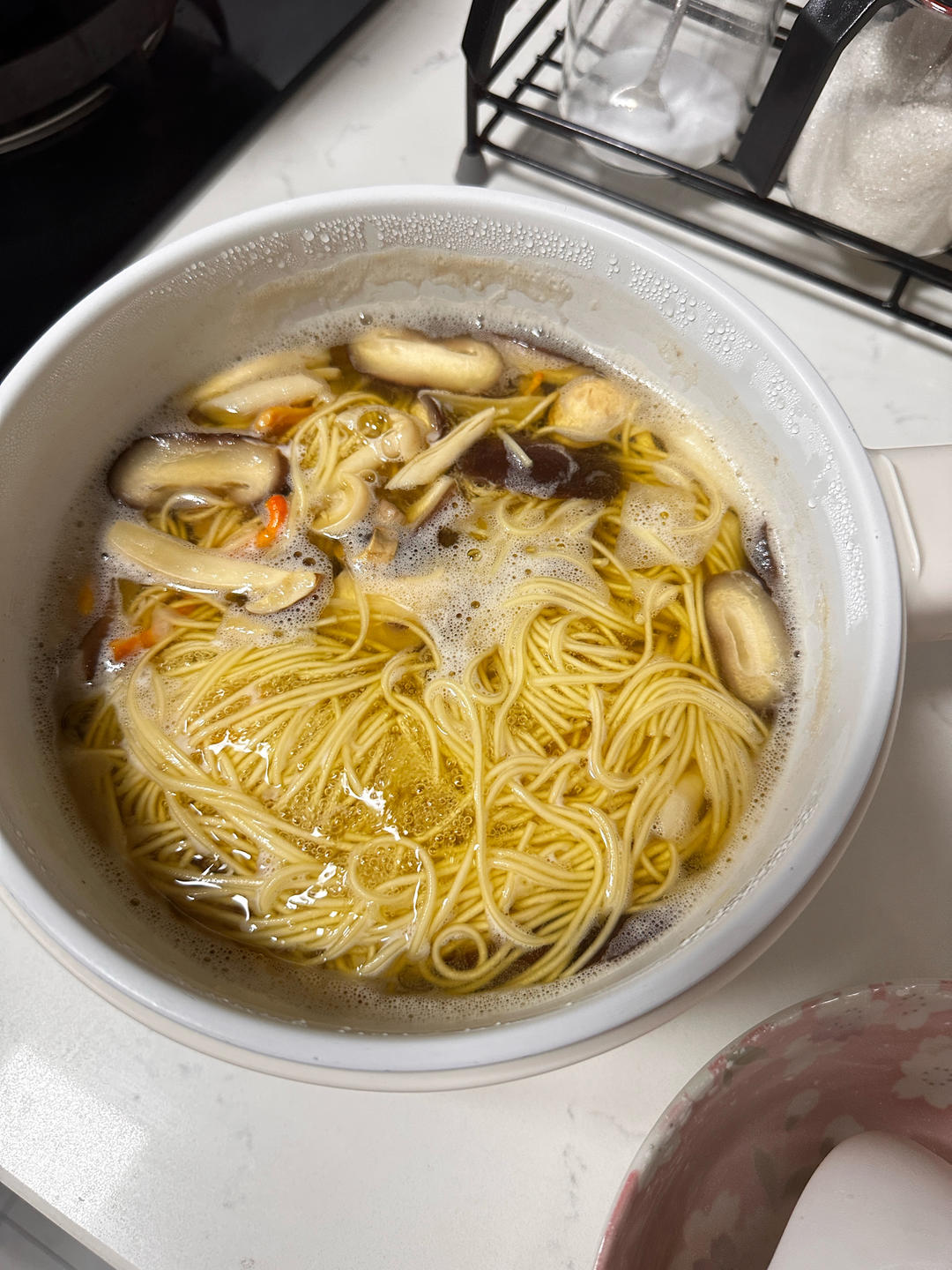 菌汤面条 看得见的香菇 尝得到的鲜美 这才是真正的菌汤