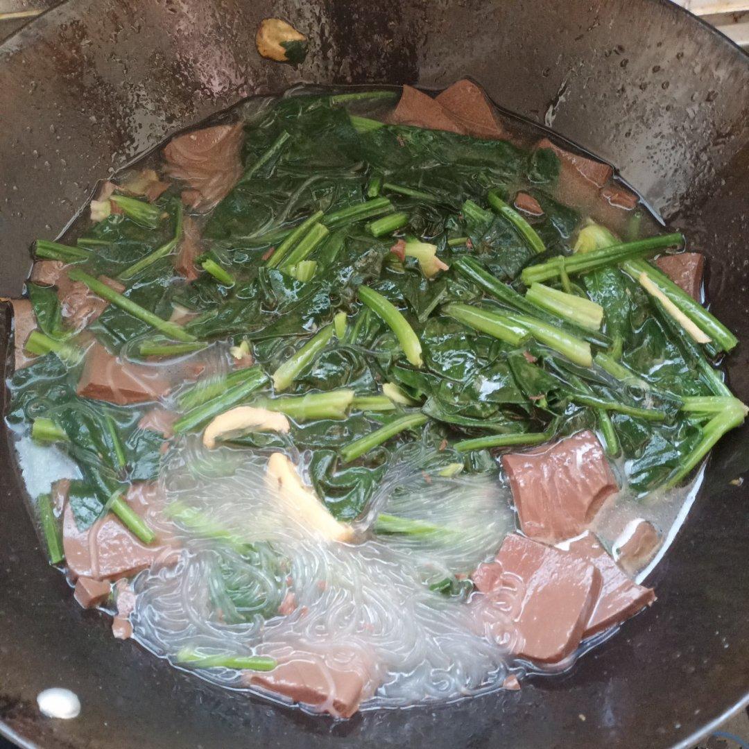 鸭血粉丝菠菜汤