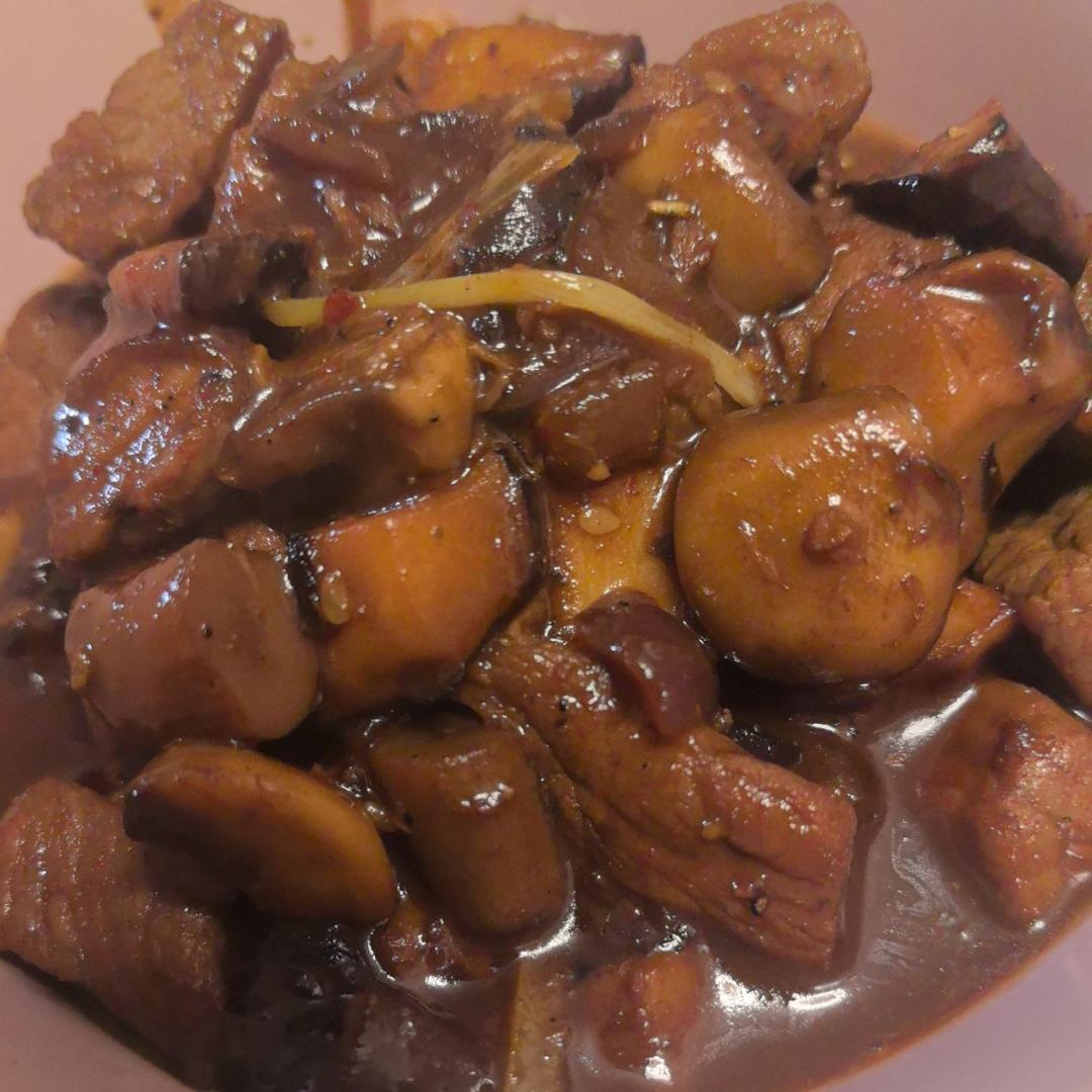 黑椒口蘑牛肉粒