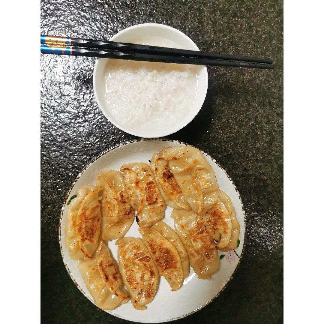 速冻水饺吃腻了吗~变锅贴吧(๑´ڡ`๑)