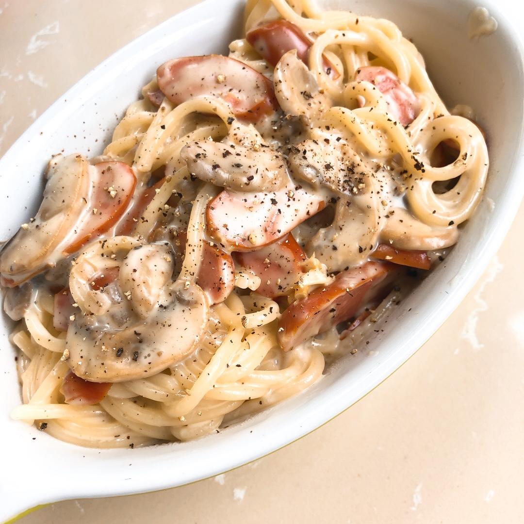 白汁蘑菇培根意粉