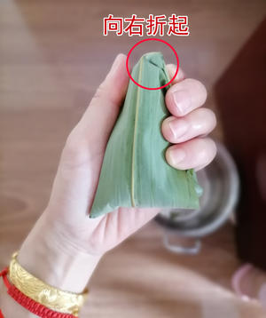 红枣甜粽 蜜枣四角粽的包法的做法 步骤15