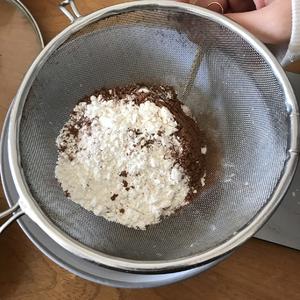 海盐焦糖淋面蛋糕（6寸摩卡戚风胚，内附焦糖太妃酱做法）的做法 步骤4