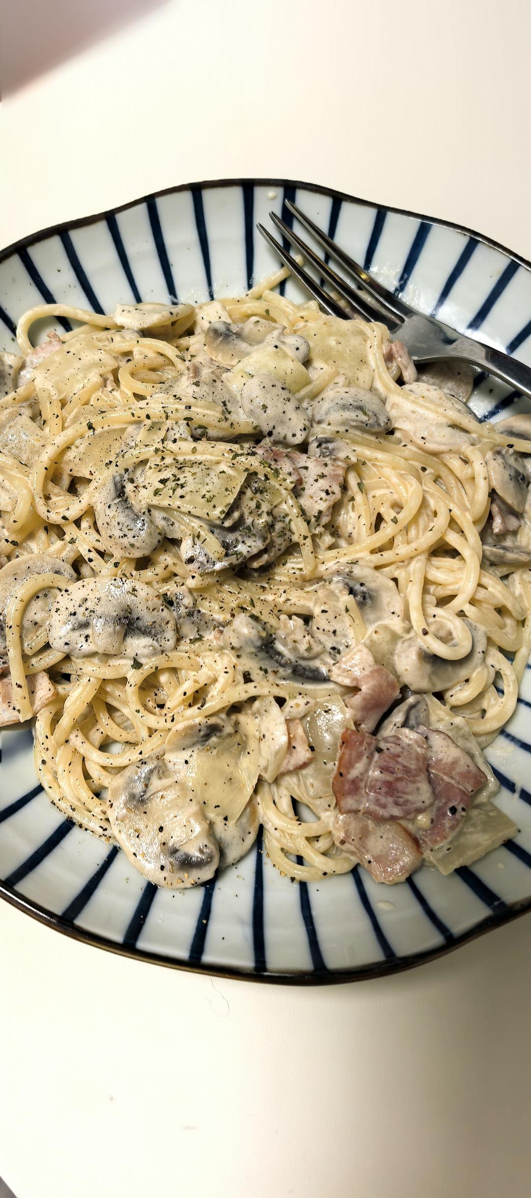 奶油蘑菇培根意大利面