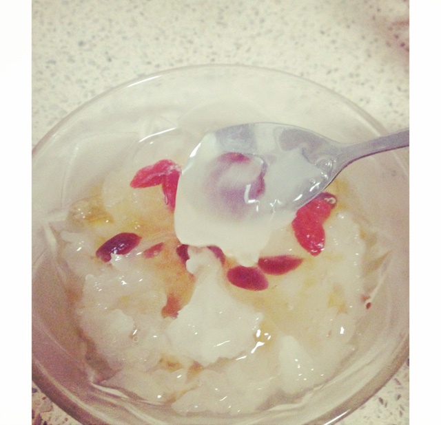 蔓越莓桃胶银耳羹