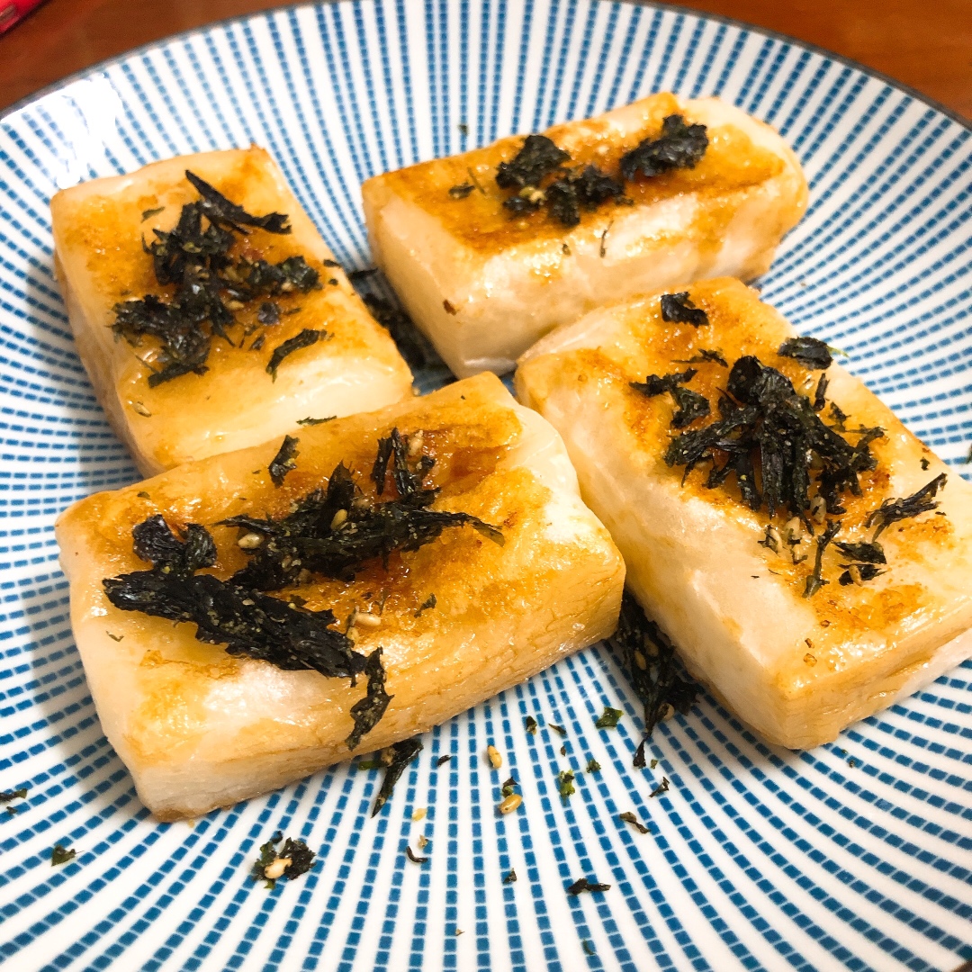 日式烤年糕 Grilled Mochi with Soy Sauce and Sugar