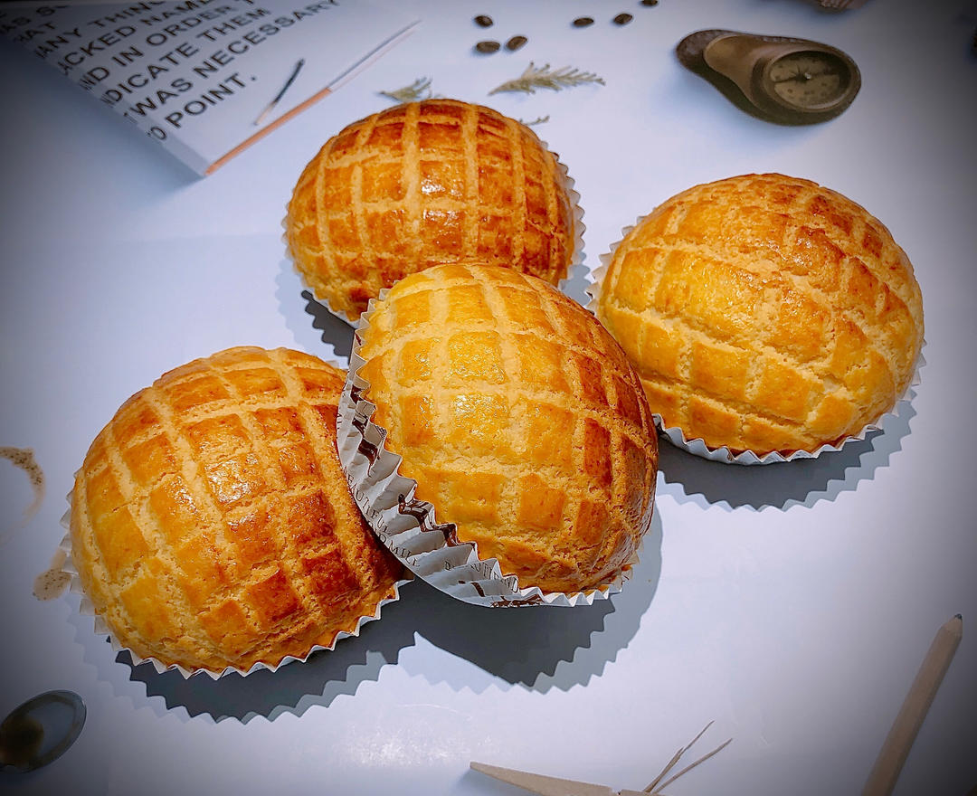 好吃到炸裂的港式菠萝包（附带制作酥皮的小视频）