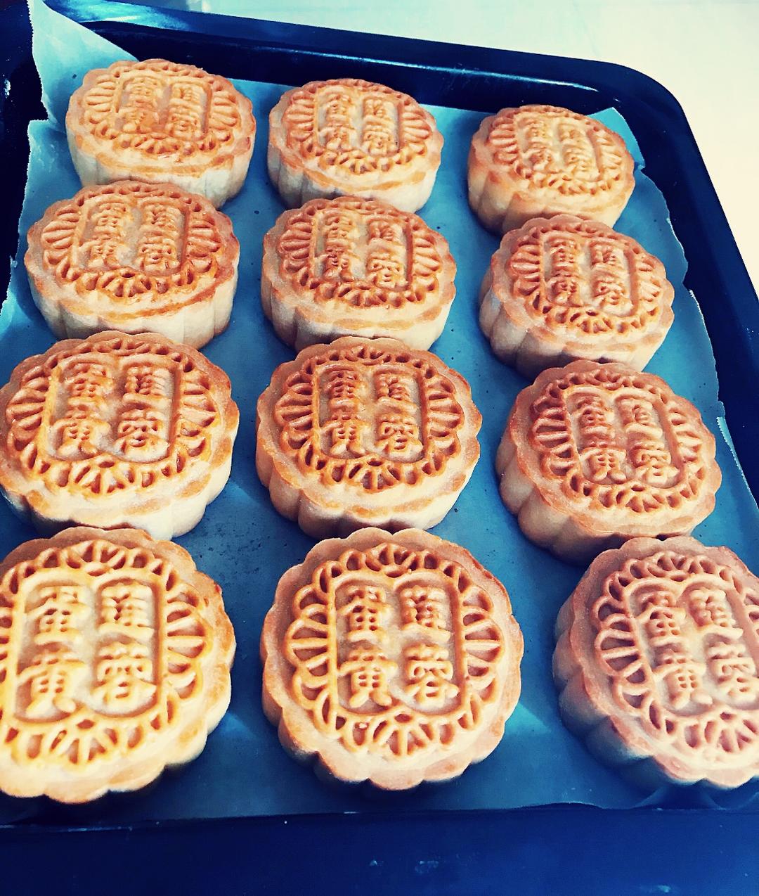 广式月饼—蛋黄莲蓉月饼