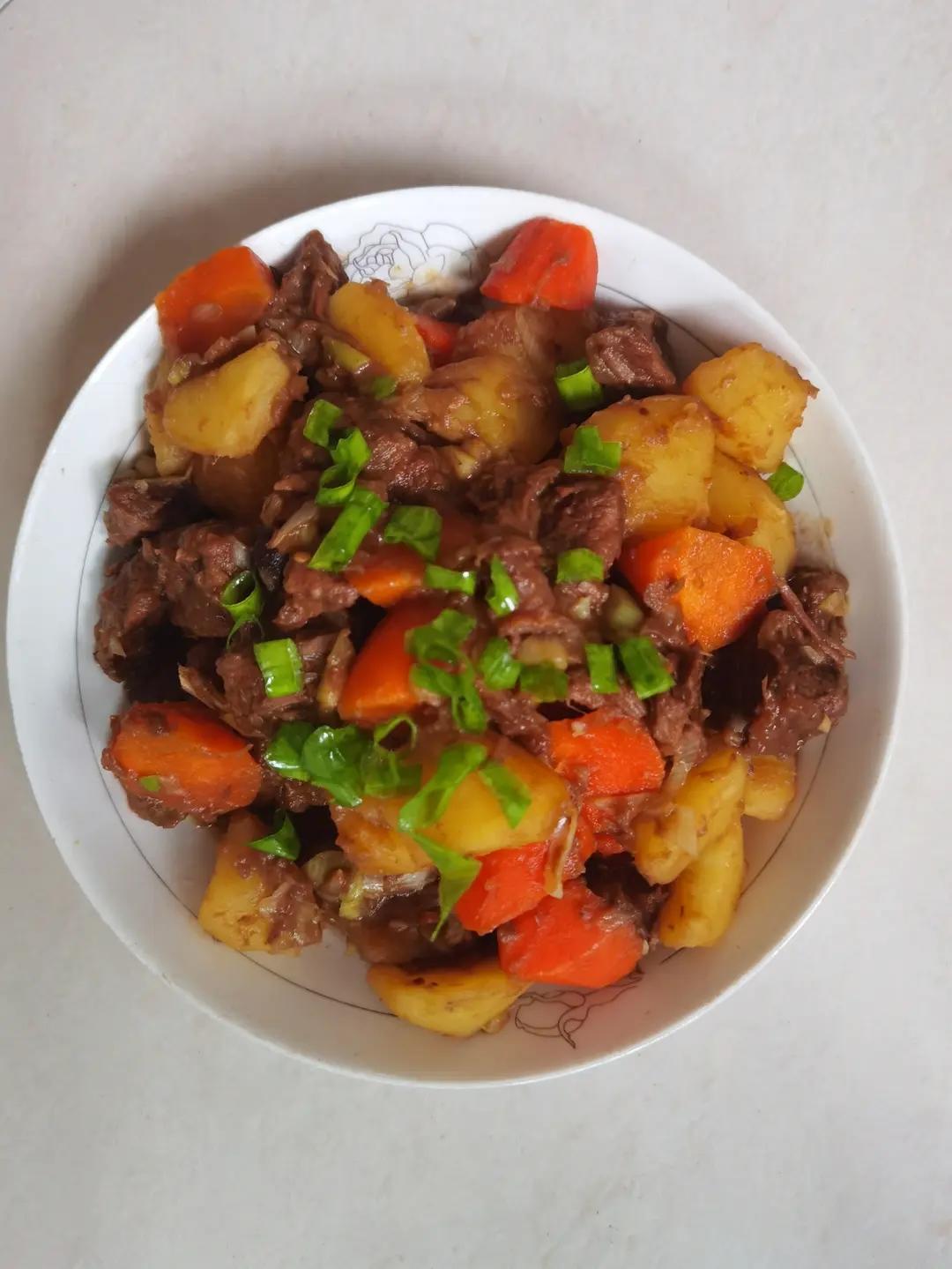 牛肉烧土豆（土豆清爽不糊，比你想象要简单多了）