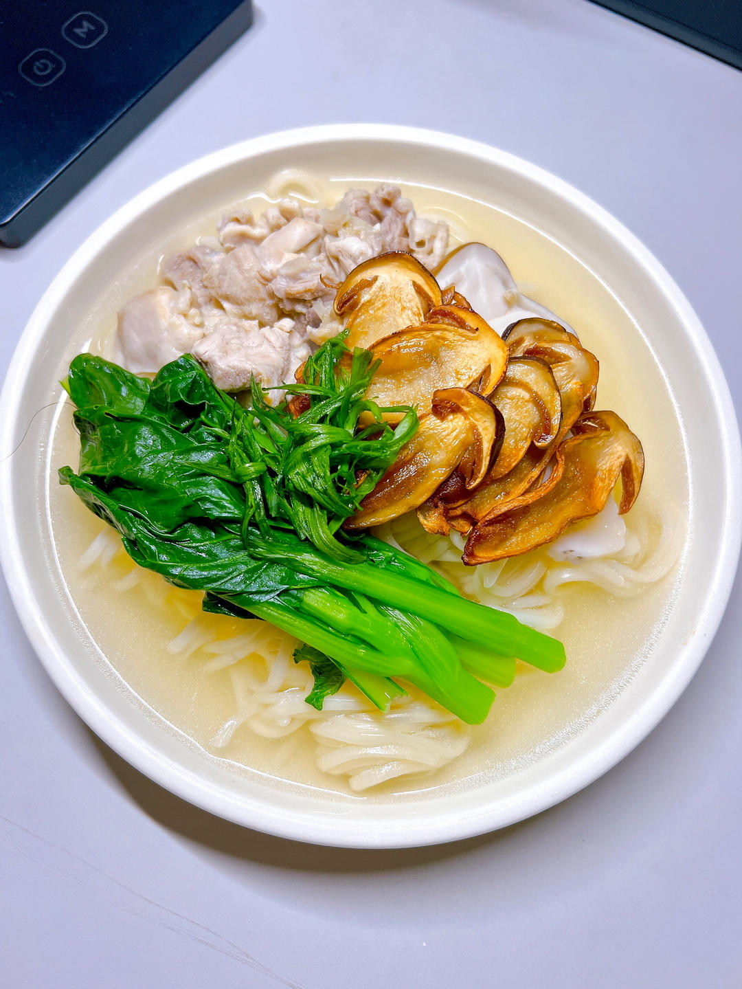 赤松茸鸡汤面的做法