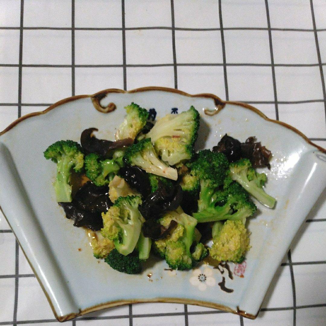 炝拌木耳西兰花