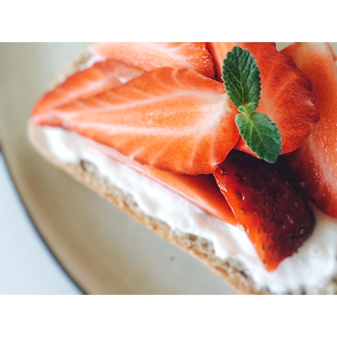 草莓酸奶烤吐司