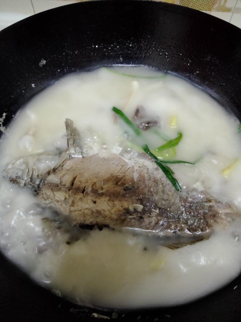 奶白鲫鱼豆腐汤|一条鱼最后的温柔