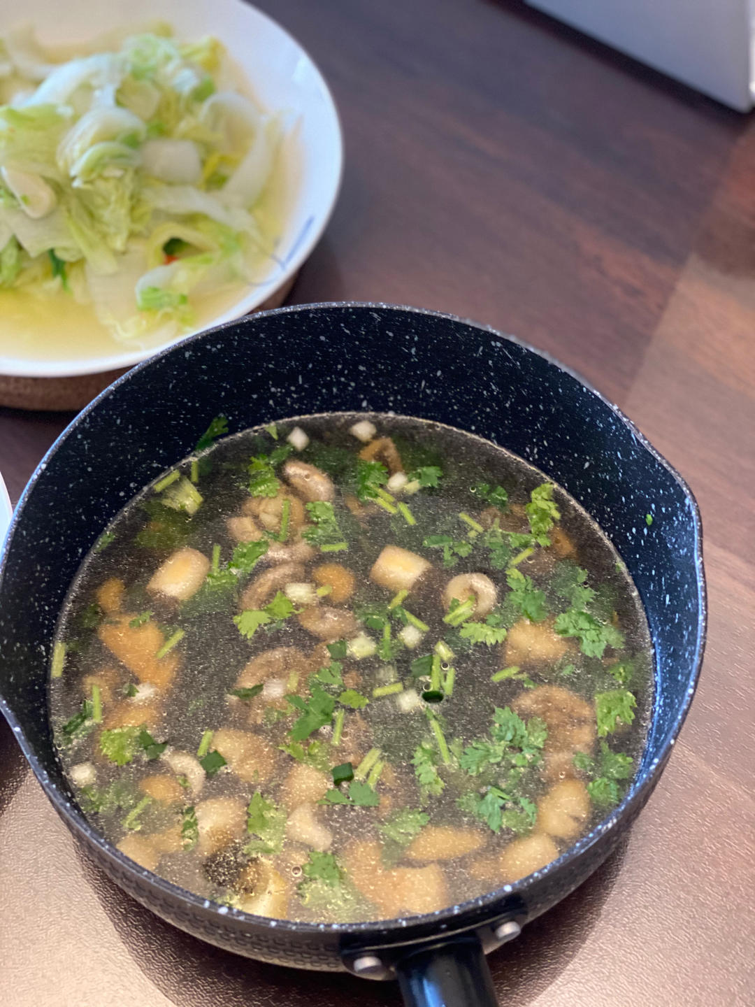 鲜掉眉毛口蘑汤