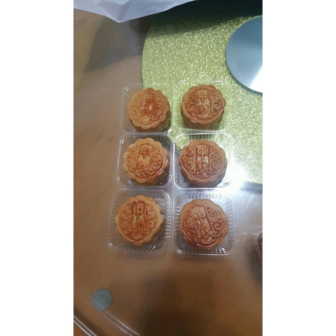广式月饼－－蛋黄豆沙月饼