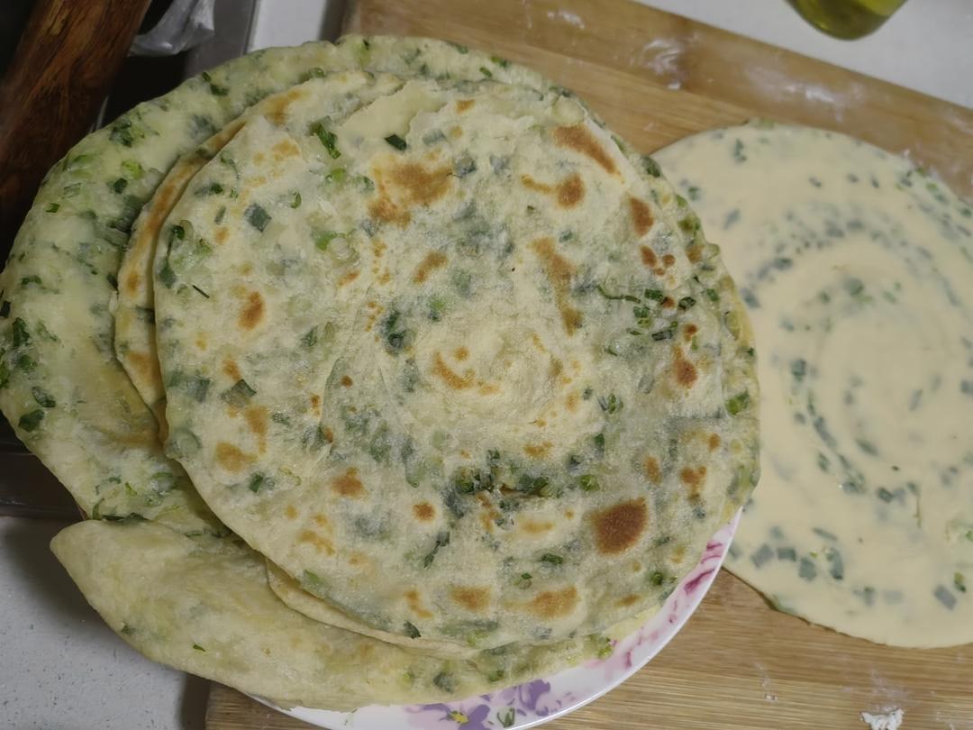 家常葱油饼 柔软多层 凉了也不硬 附细节视频详解