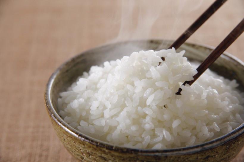 煮一粒一粒不粘连的米饭  by秋生饭堂的做法
