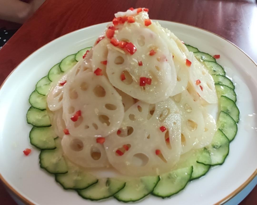 洁白如玉的下酒神“菜”《姜汁莲菜》