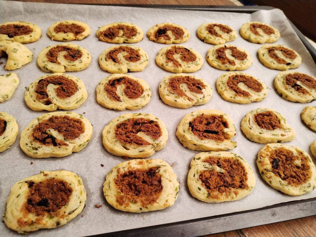 好吃看得见‼️满满的肉松❗️肉松卷饼干