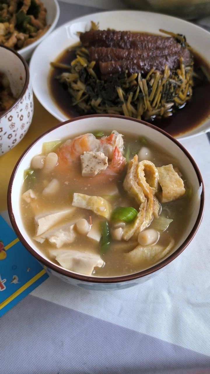 海鲜菇豆腐汤，超简单，晚上喝一碗暖暖的🍲