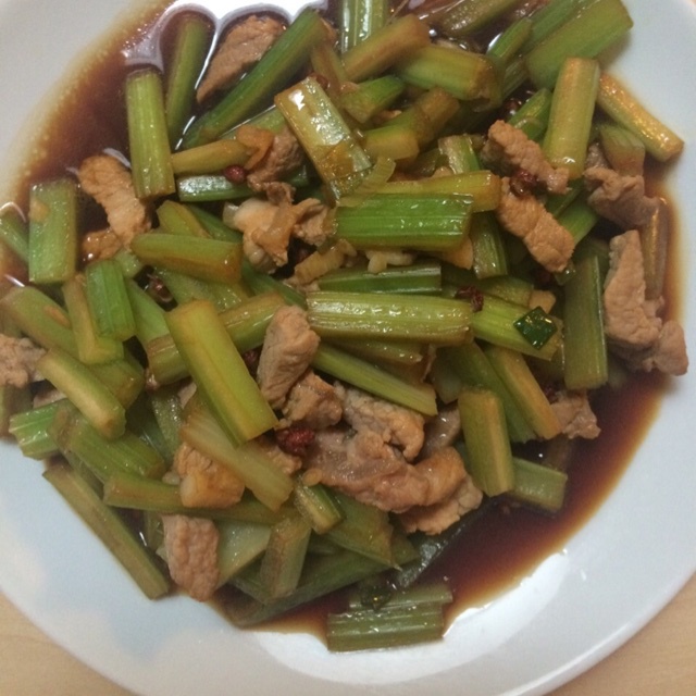芹菜炒肉