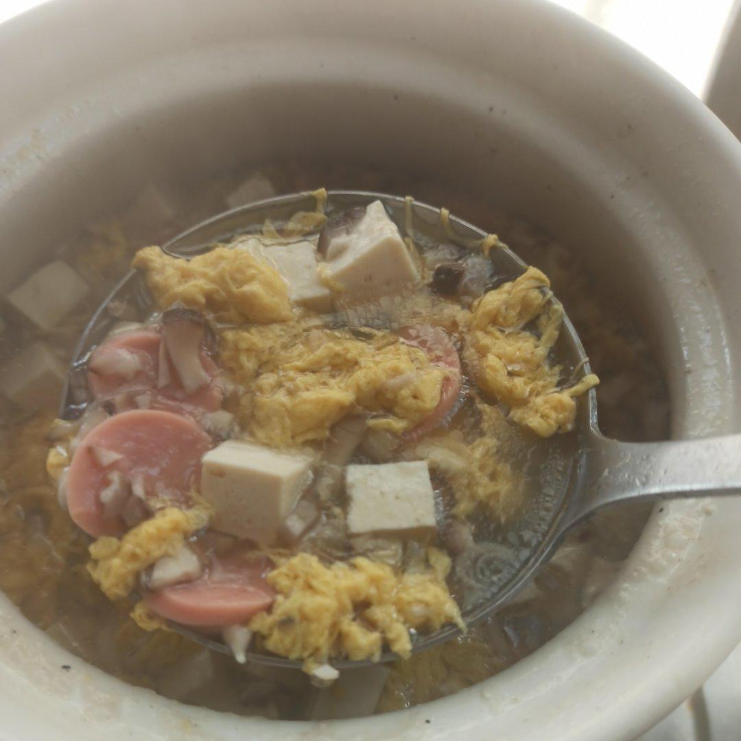 鲜掉眉毛的菌菇豆腐汤