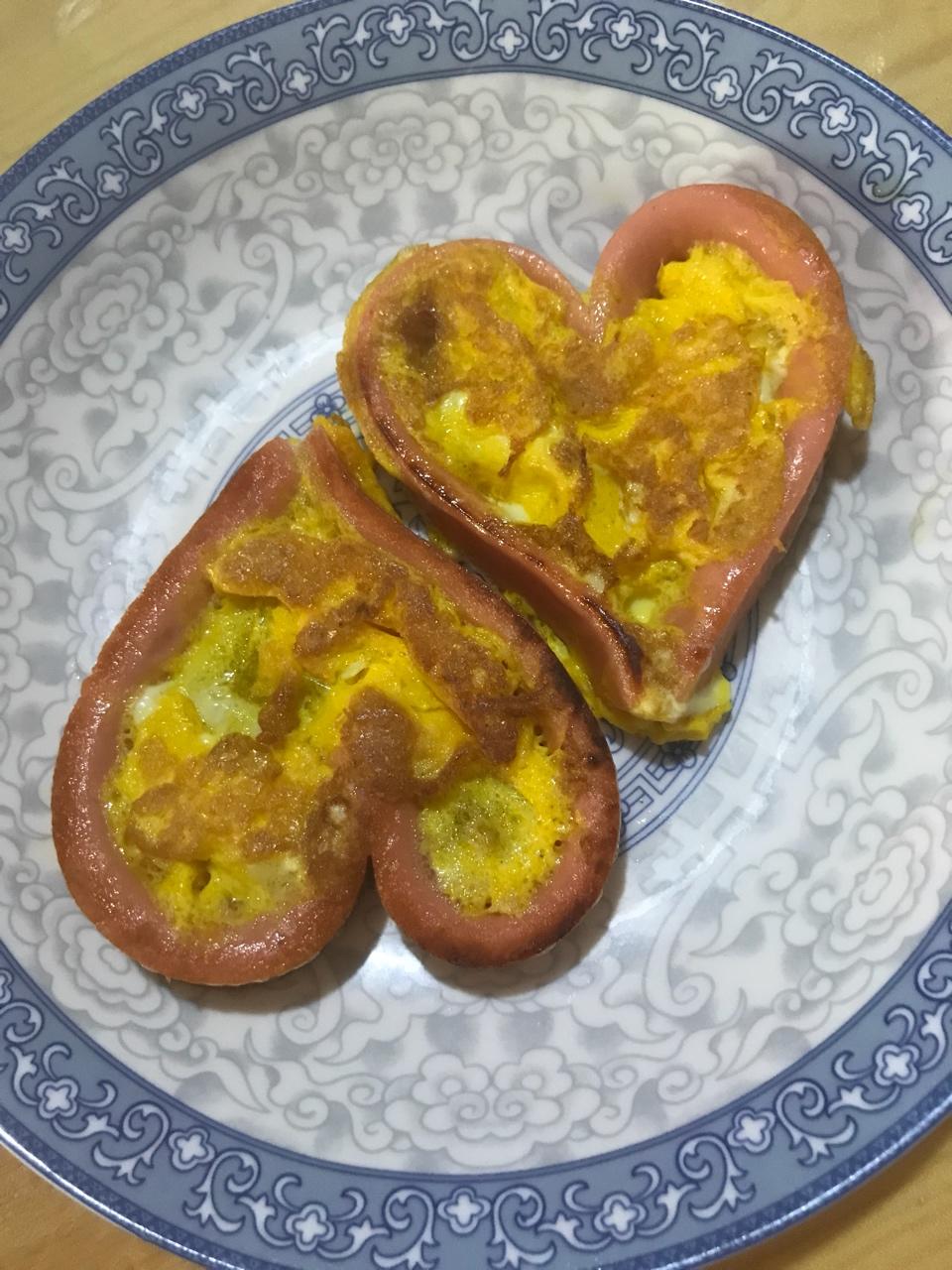 尧涵妈妈做的爱心型火腿鸡蛋