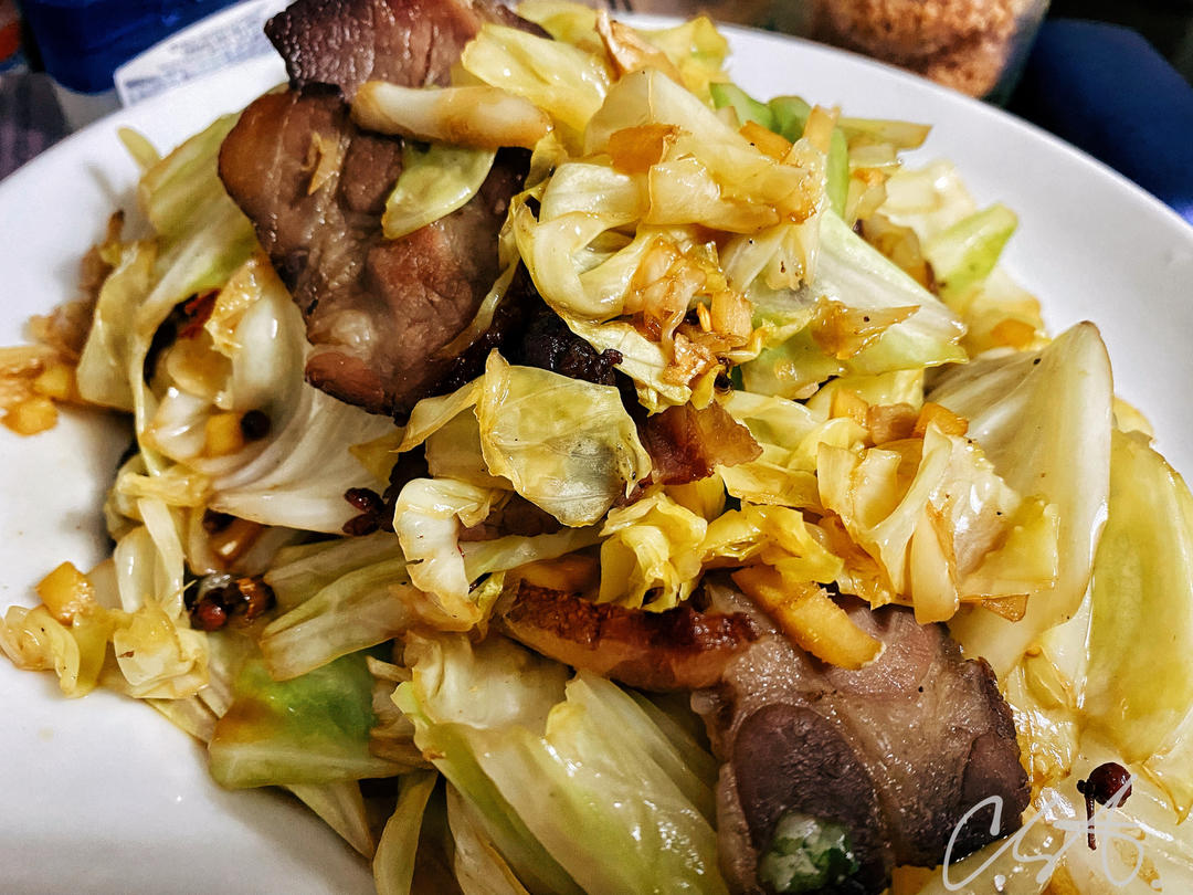 腊肉炒包菜