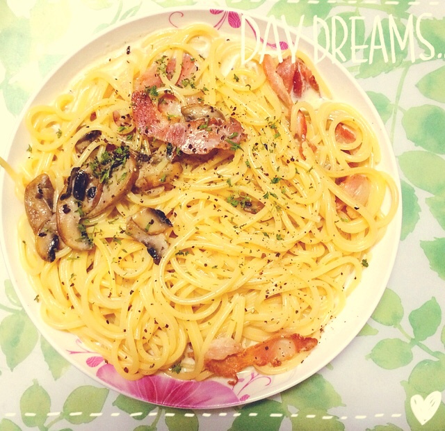 奶油培根蘑菇意面