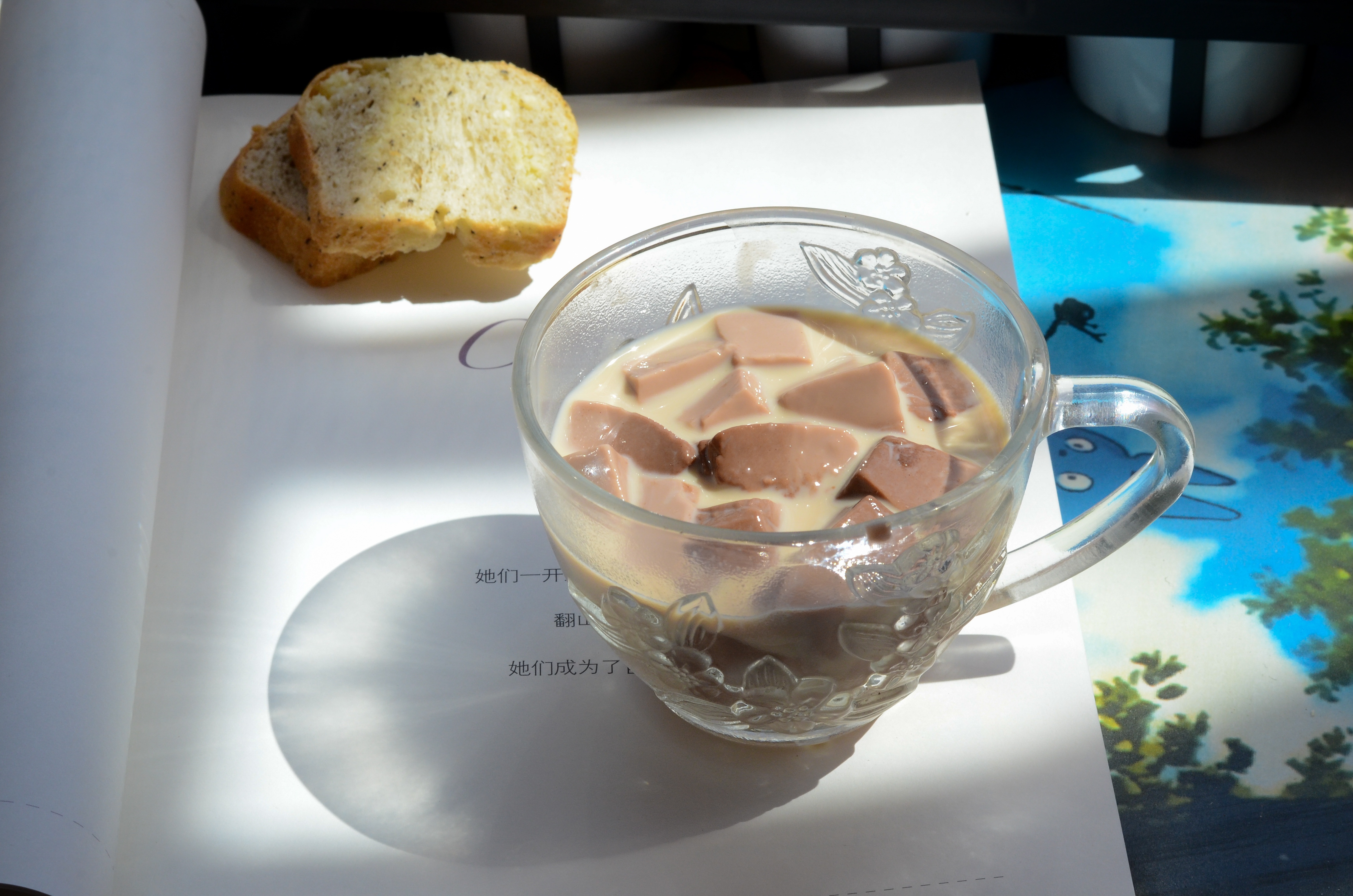 夏天里的冷泡冰奶茶的做法